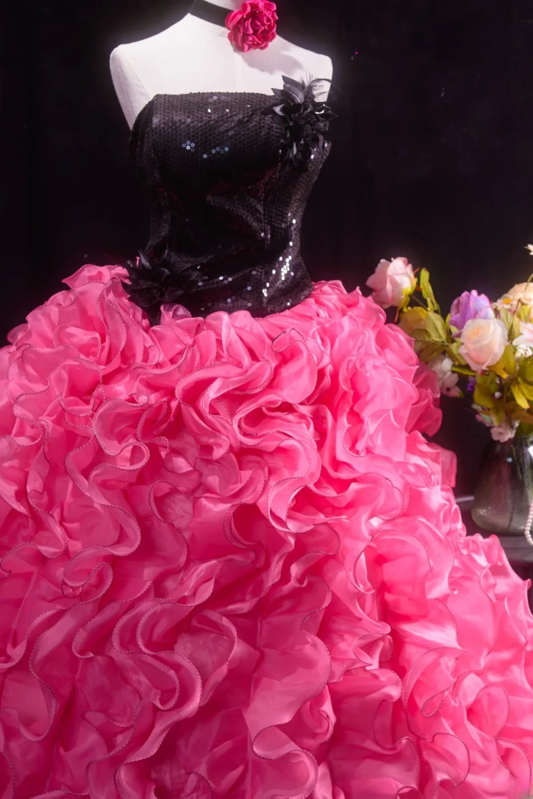 Charming Ball Gown Black Pink Strapless Quinceanera Dresses With Tiered For Sweet 15 Anos Celebration Birthday Formal Gown RB8787