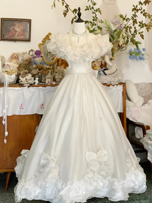 Vintage Wedding Dress White Ball Gown V Neck With Ruffled Tiered Bridal Gown for Big Day RB9616