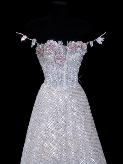 Elegantes, langes, weißes Paillettenkleid in A-Linie mit Spaghettiträgern – perfekt für festliche Anlässe wie Abschlussball, Dinner oder Party (Modell AS614).