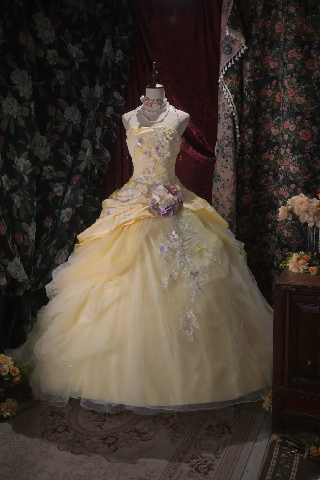 Charming Ball Gown Strapless Yellow Tulle Quinceanera Dresses With Lace For Sweet 15 Anos Celebration Birthday Formal Gown RB8797