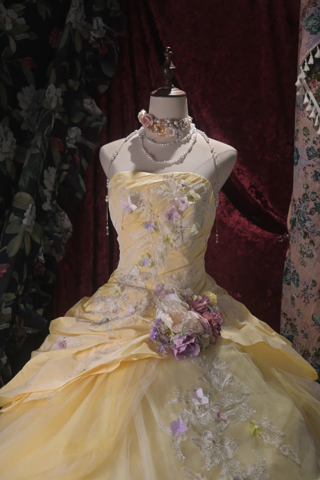 Charming Ball Gown Strapless Yellow Tulle Quinceanera Dresses With Lace For Sweet 15 Anos Celebration Birthday Formal Gown RB8797