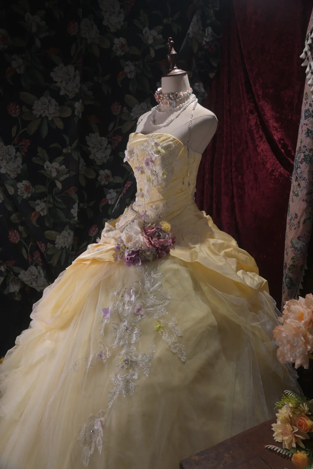 Charming Ball Gown Strapless Yellow Tulle Quinceanera Dresses With Lace For Sweet 15 Anos Celebration Birthday Formal Gown RB8797