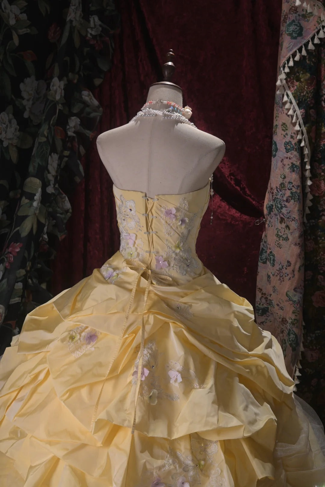 Charming Ball Gown Strapless Yellow Tulle Quinceanera Dresses With Lace For Sweet 15 Anos Celebration Birthday Formal Gown RB8797