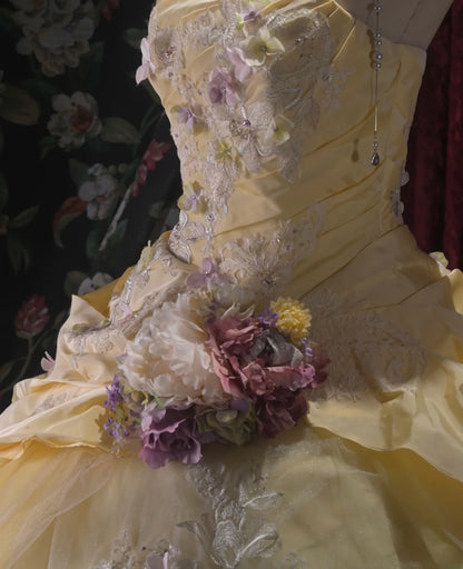 Charming Ball Gown Strapless Yellow Tulle Quinceanera Dresses With Lace For Sweet 15 Anos Celebration Birthday Formal Gown RB8797