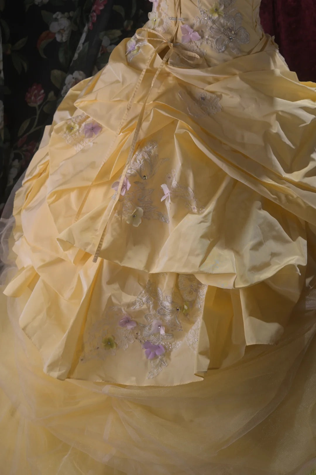 Charming Ball Gown Strapless Yellow Tulle Quinceanera Dresses With Lace For Sweet 15 Anos Celebration Birthday Formal Gown RB8797