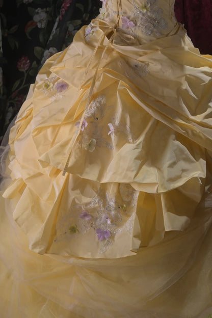 Charming Ball Gown Strapless Yellow Tulle Quinceanera Dresses With Lace For Sweet 15 Anos Celebration Birthday Formal Gown RB8797