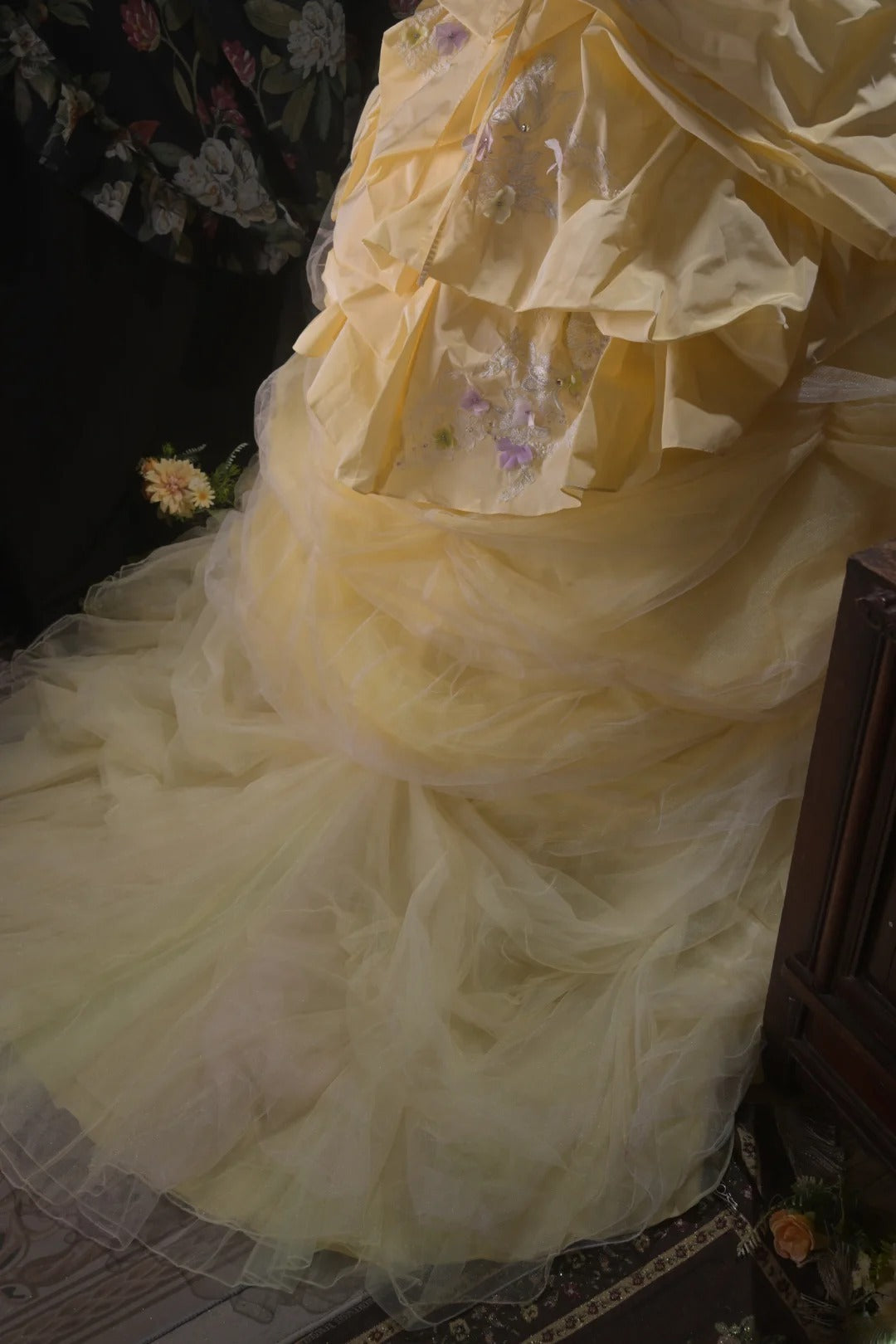 Charming Ball Gown Strapless Yellow Tulle Quinceanera Dresses With Lace For Sweet 15 Anos Celebration Birthday Formal Gown RB8797