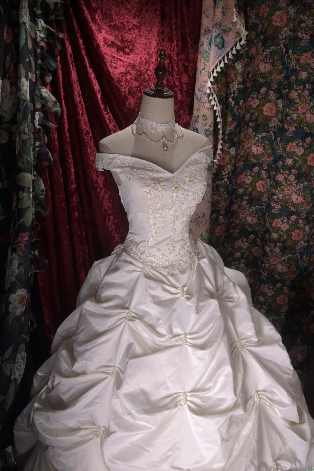 Vintage Ball Gown Off The Shoulder 1950s White Satin With Tiered Long Autumn Brides Gown Bridal Dress Wedding Dresses RB8118