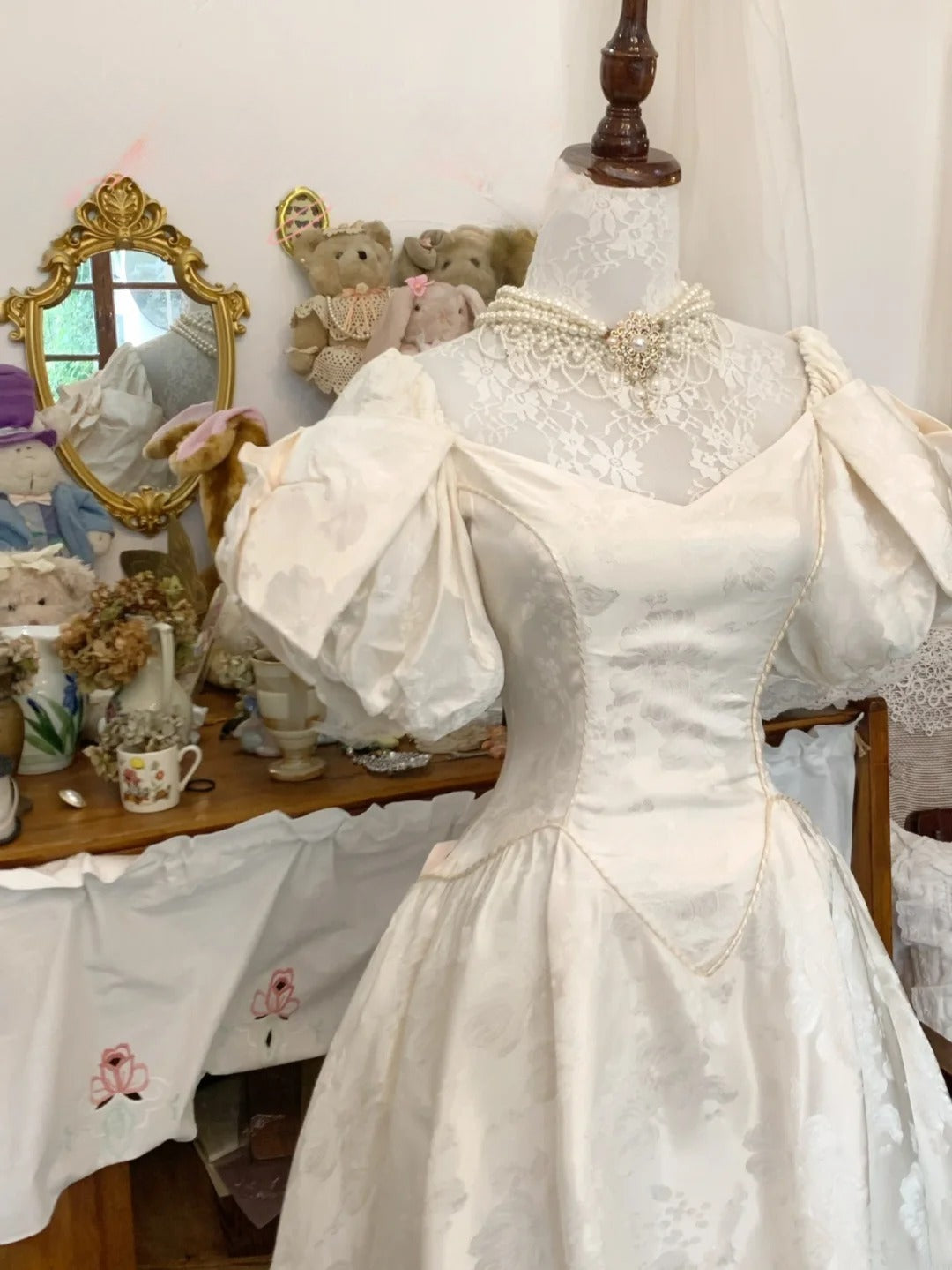 Vintage Wedding Dress Ball Gown V Neck With Puffy Sleeves Lace Ivory Bridal Gown for Big Day RB9685