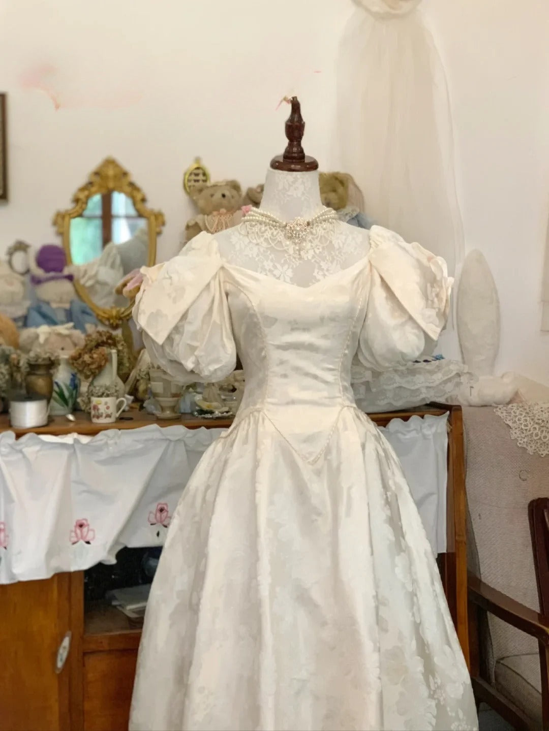 Vintage Wedding Dress Ball Gown V Neck With Puffy Sleeves Lace Ivory Bridal Gown for Big Day RB9685