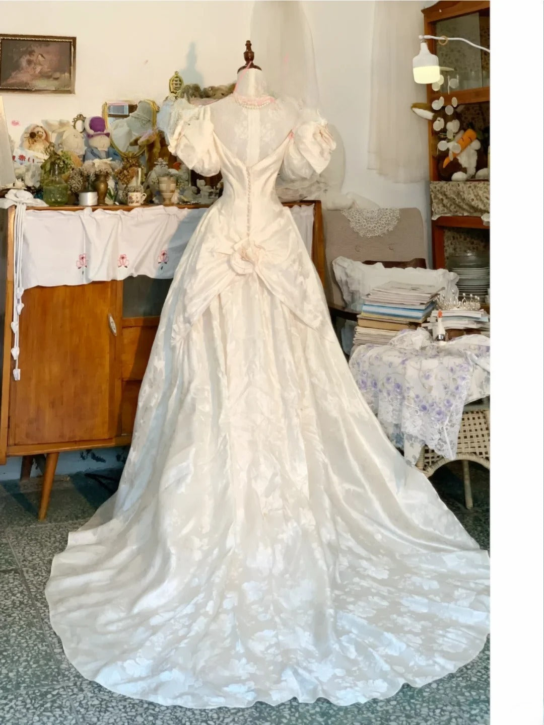 Vintage Wedding Dress Ball Gown V Neck With Puffy Sleeves Lace Ivory Bridal Gown for Big Day RB9685