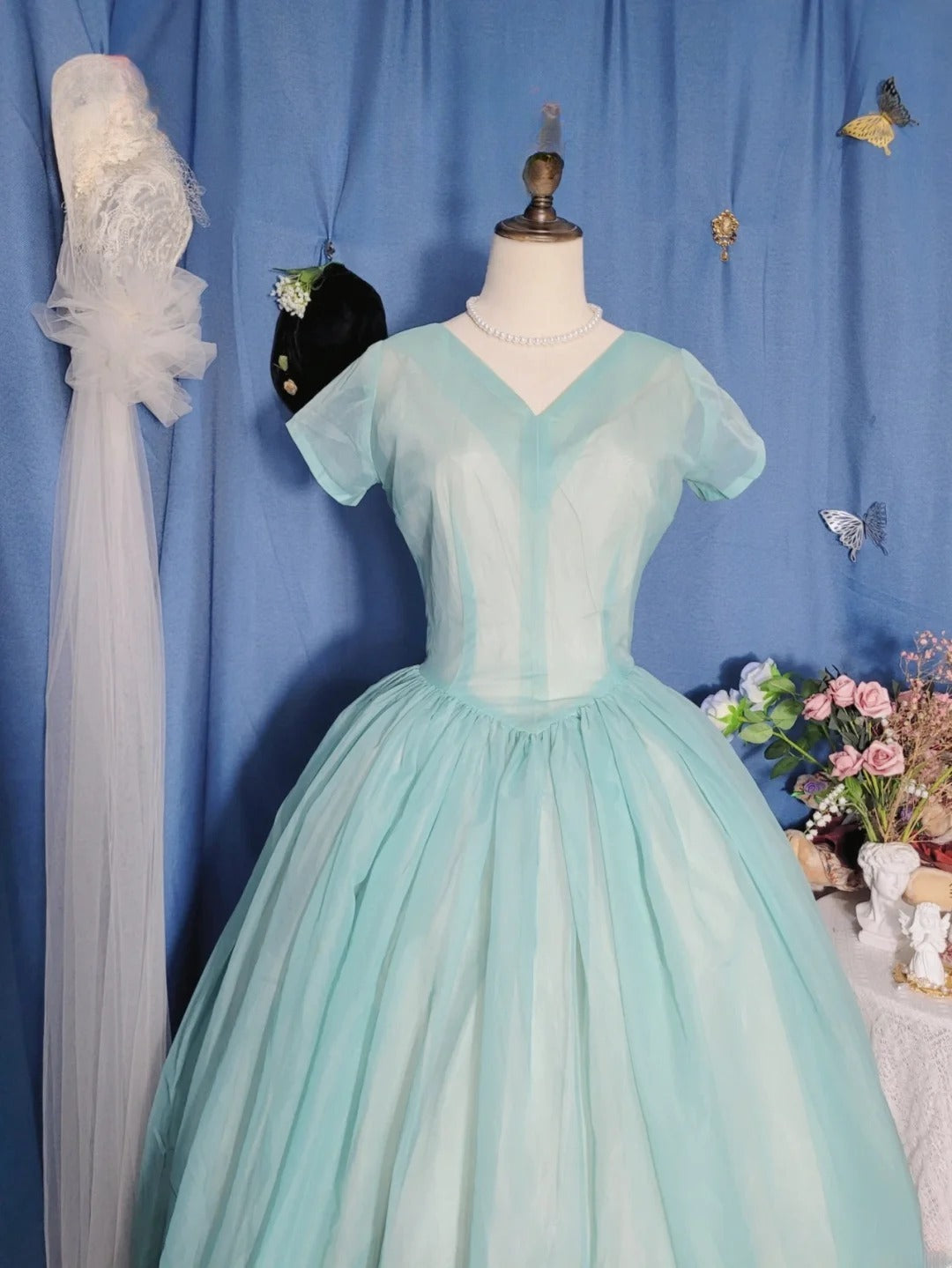 Elegant Ball Gown V Neck Prom Dress Mid Length Evening Party Gown RB9686
