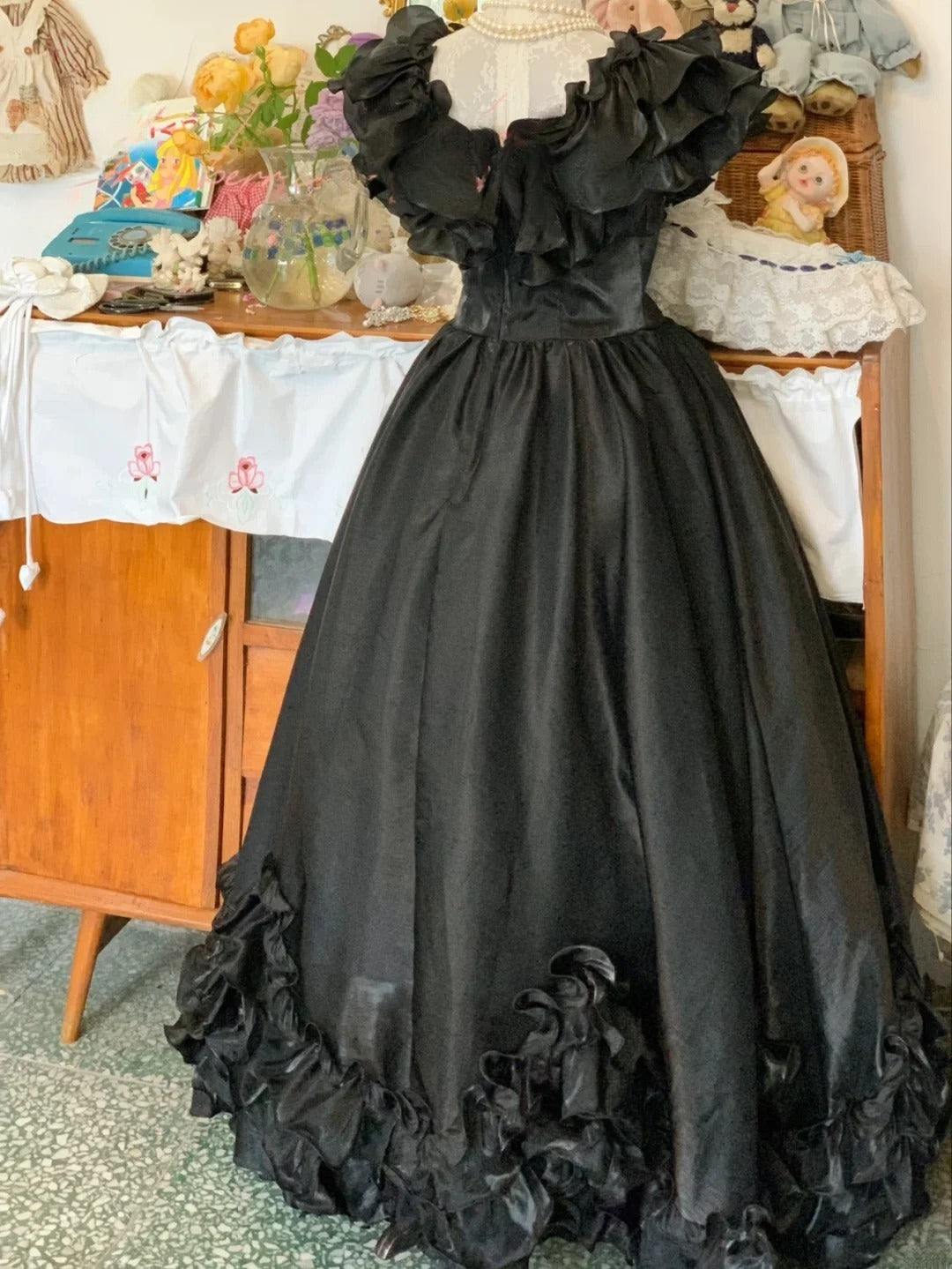 Sweet 16 Dress Black Ball Gown V Neck With Ruffled Sleeves Sweet Sixteen Dress RB9735