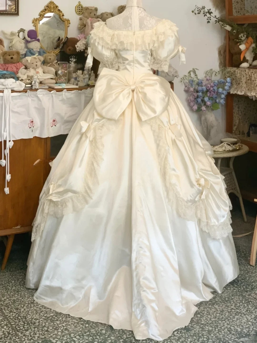 Vintage Wedding Dress Ball Gown V Neck White With Puffy Sleeves Lace Bridal Gown for Big Day RB9746