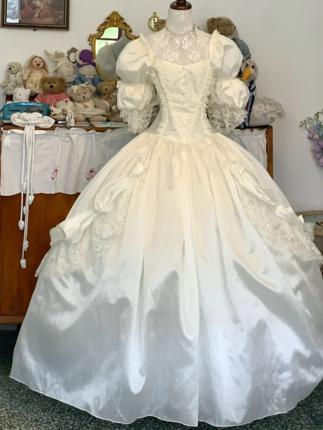 Vintage Wedding Dress Ball Gown Square Neck White With Puffy Sleeves Lace Bridal Gown for Big Day RB9749