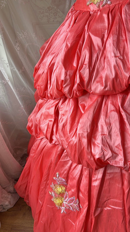 Sweet 16 Quinceañera Ballkleid trägerlos koralle Taft mit gestufter Spitze Geburtstagsparty-Kleid RC0857