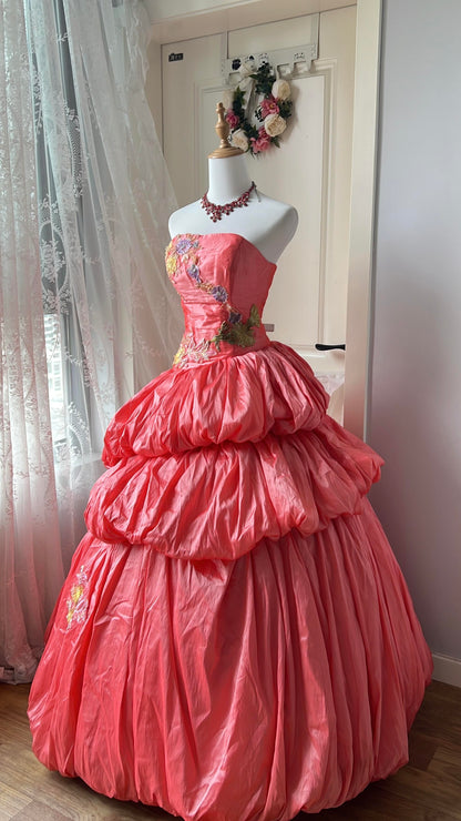 Sweet 16 Quinceañera Ballkleid trägerlos koralle Taft mit gestufter Spitze Geburtstagsparty-Kleid RC0857