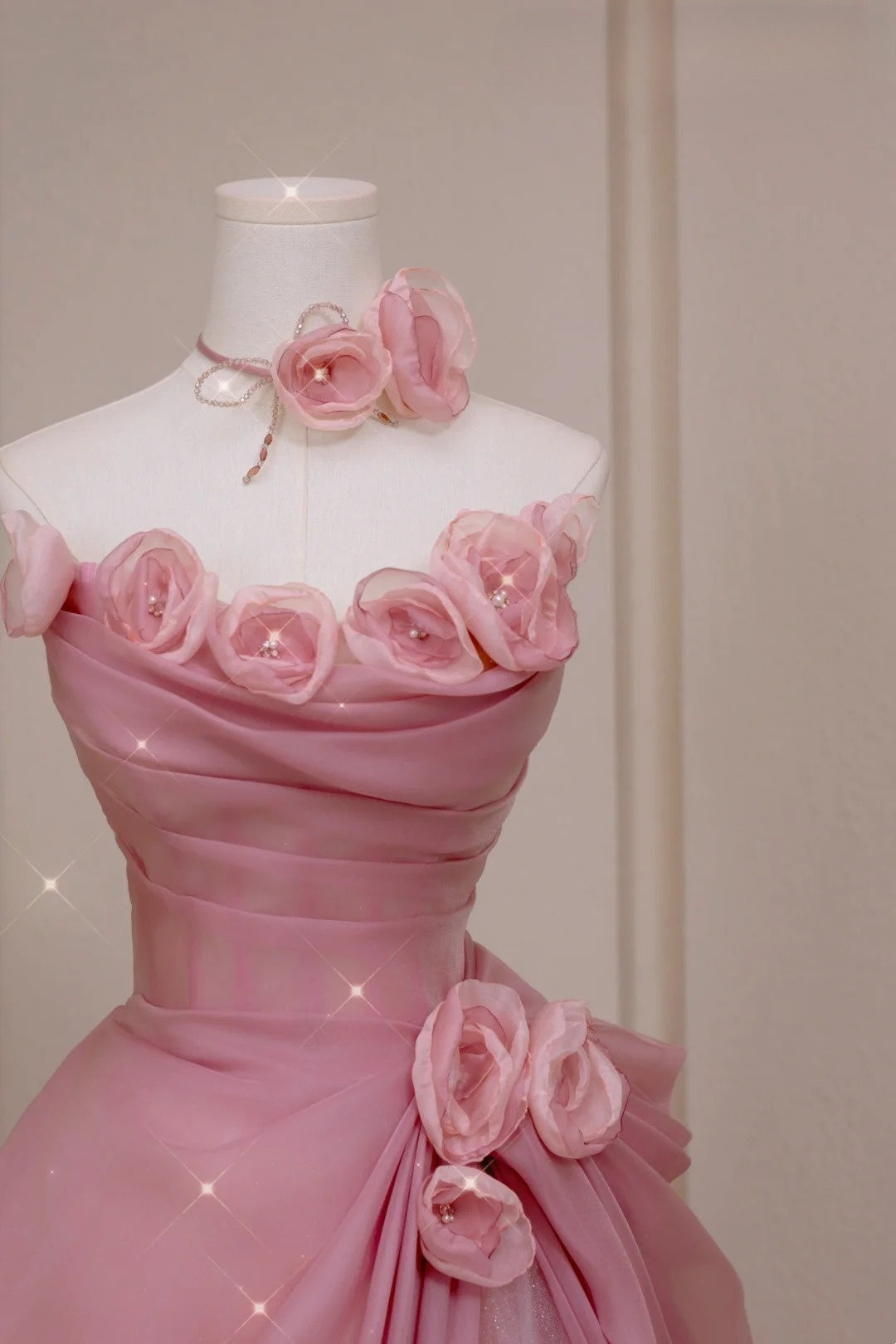 Hübsches Ballkleid Trägerlos Rosa Bodenlangen Tüll Blumen Ballkleider Abendkleid Geburtstag Outfits Abendkleid AU005