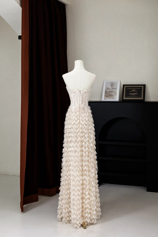 Wunderliche A-Linie Trägerlos Ausgestattet Lange Spitze Brautkleid Brautkleider Brautkleider AU009