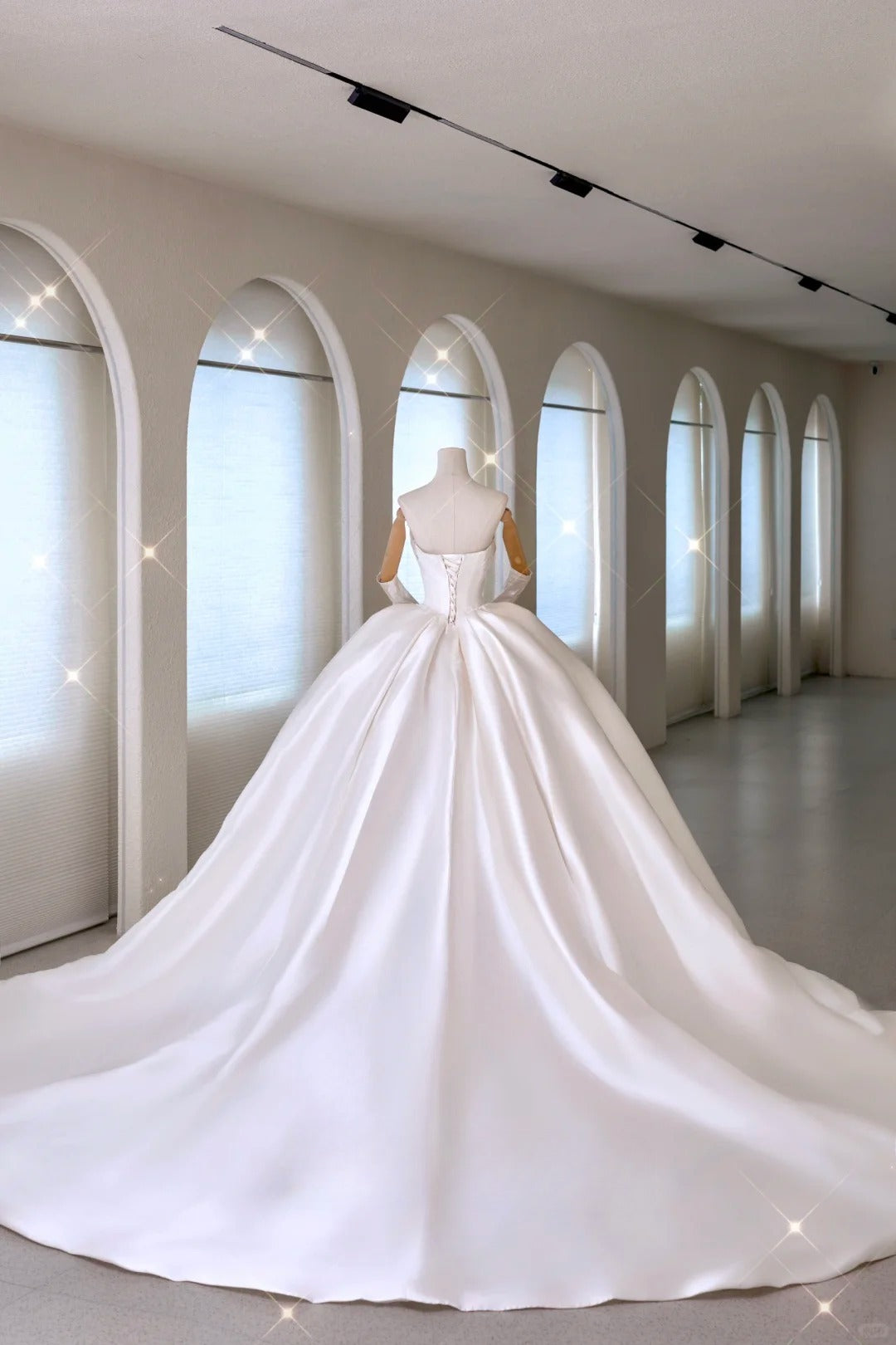 Elegant Ball Gown Sweetheart Fitted Corset Ruffles Satin Wedding Dress Bride Gowns Wedding Dresses With Gloves AU011