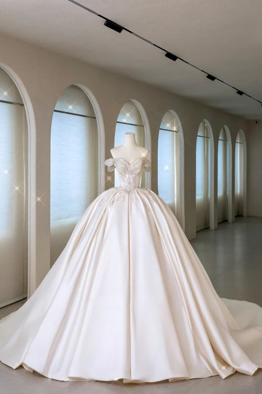 Wunderlicher Ballkleid aus der Schulter Satin ausgestattet lange Spitze Brautkleid Braut Kleider Brautkleider AU013
