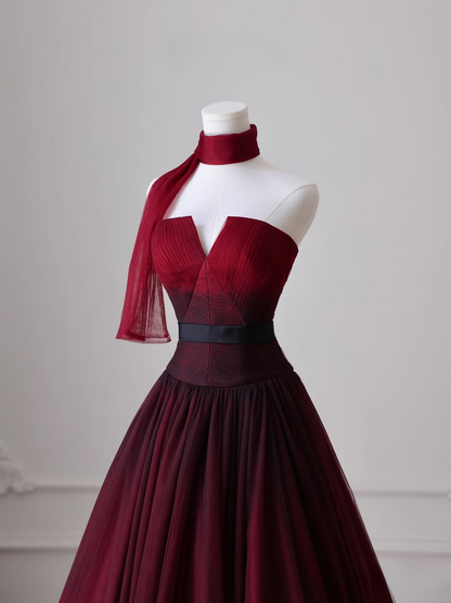Elegantes Ballkleid, trägerlos, ärmellos, burgunderrot, Tüll, bodenlang, tolle Ballkleid-Inspirationsideen, Ball-Inspirationskleider, Abschlusskleid AU016