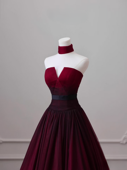Elegantes Ballkleid, trägerlos, ärmellos, burgunderrot, Tüll, bodenlang, tolle Ballkleid-Inspirationsideen, Ball-Inspirationskleider, Abschlusskleid AU016