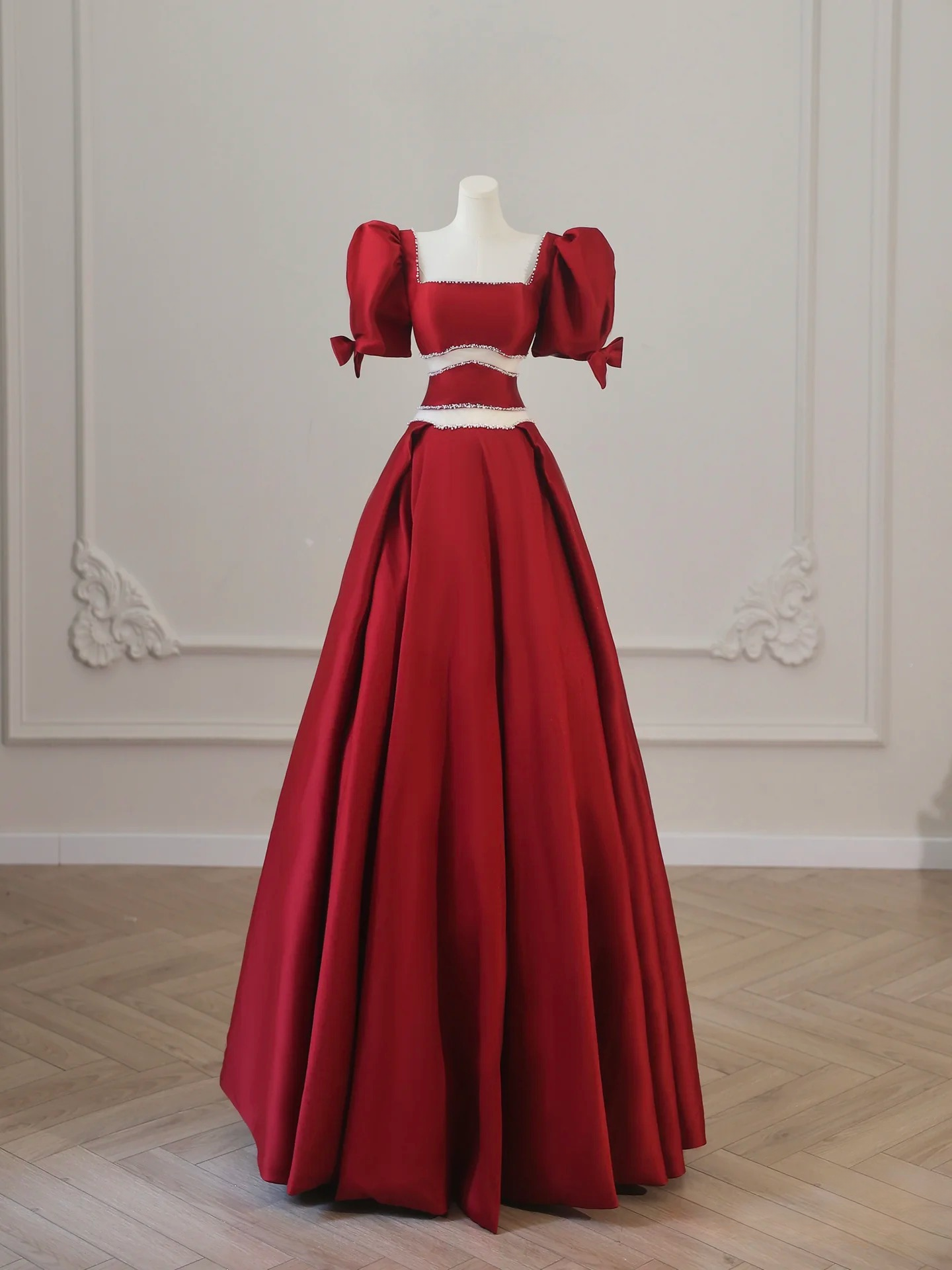 Ballkleid mit quadratischem Ausschnitt, kurzen Ärmeln, burgunderrotem Satin, bodenlang, atemberaubende Ballkleider 2026, Inspiration, Ballkleid, Prinzessin, Abschlusskleid AU018