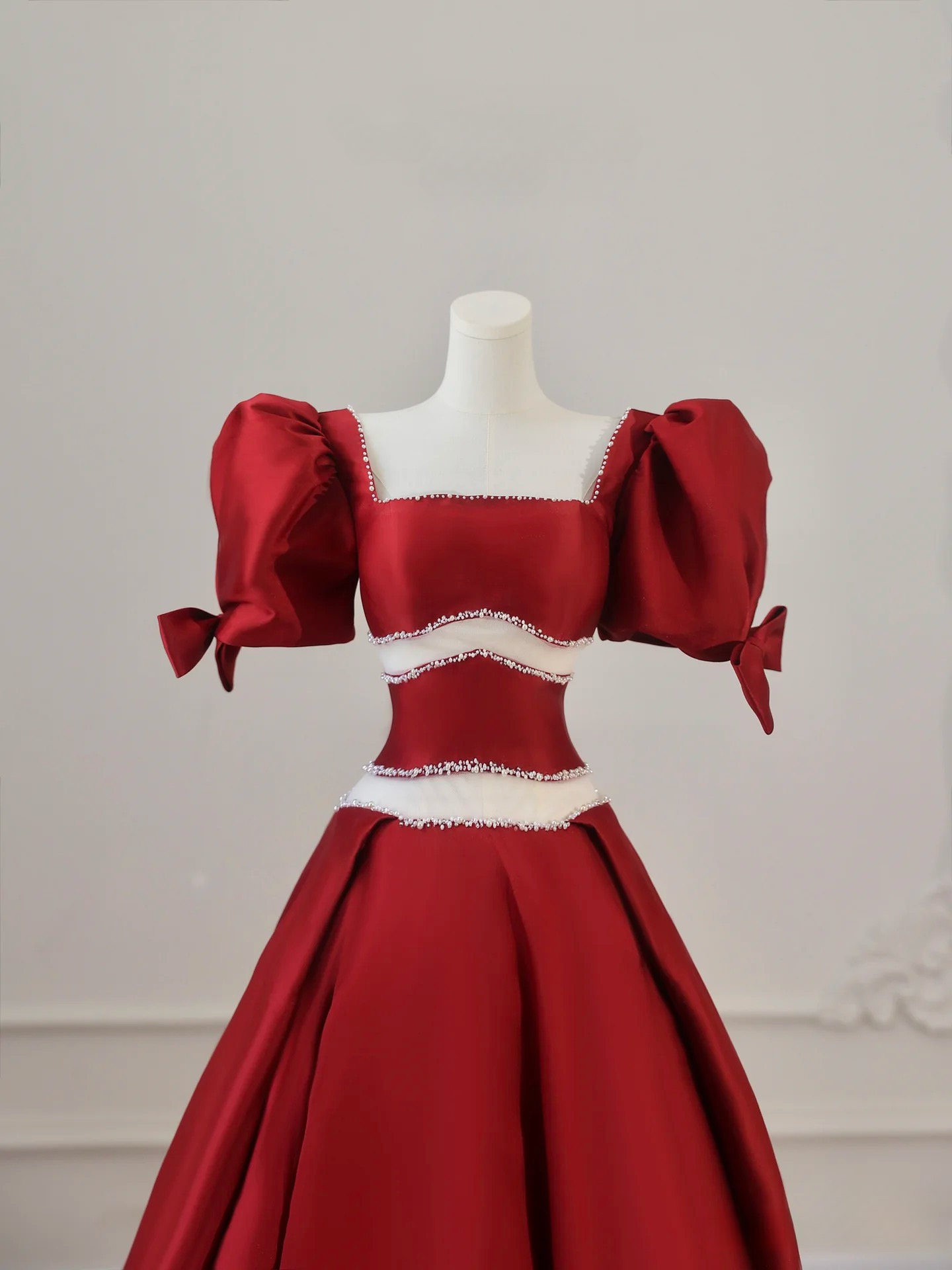 Ballkleid mit quadratischem Ausschnitt, kurzen Ärmeln, burgunderrotem Satin, bodenlang, atemberaubende Ballkleider 2026, Inspiration, Ballkleid, Prinzessin, Abschlusskleid AU018