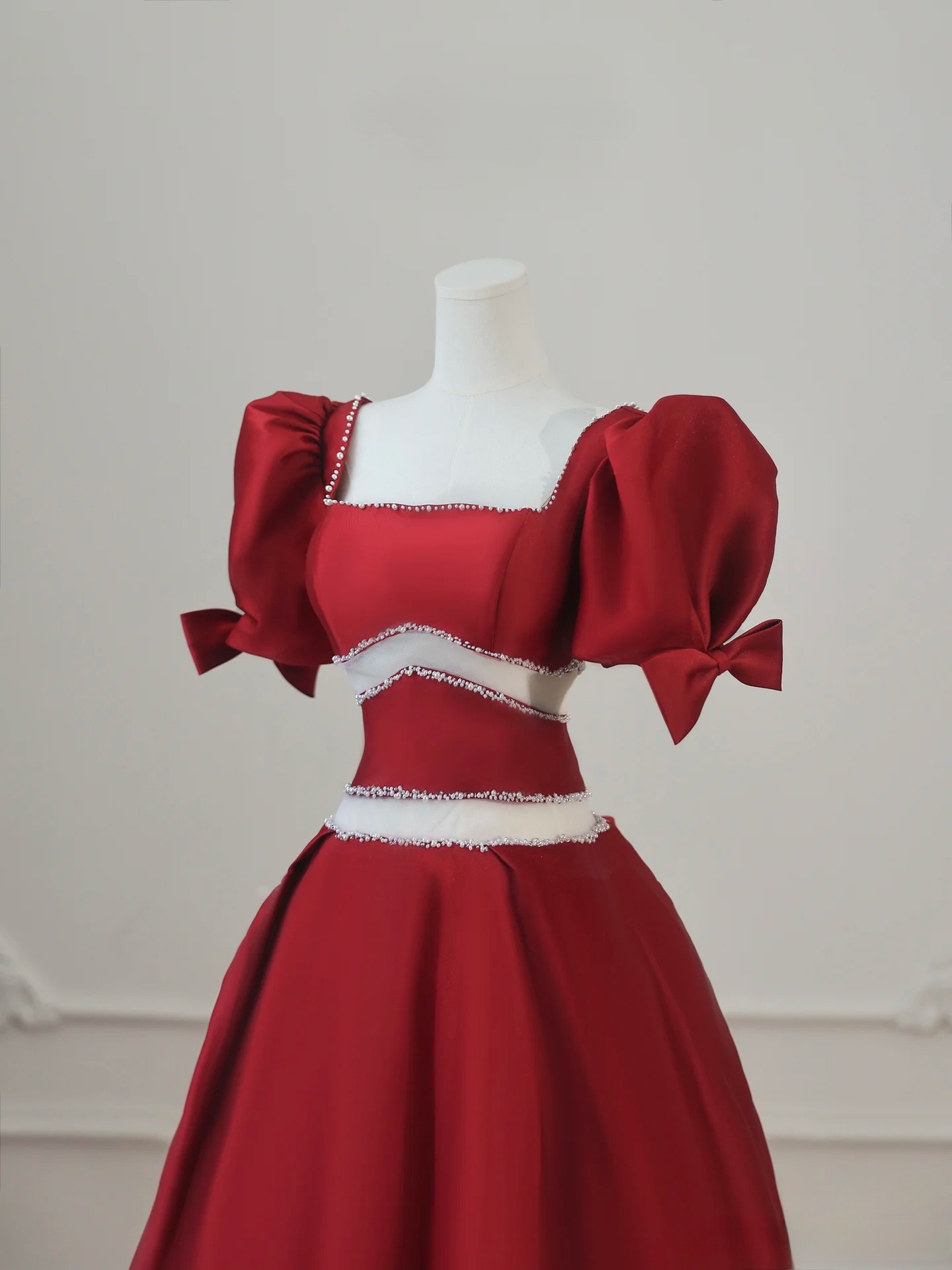 Ballkleid mit quadratischem Ausschnitt, kurzen Ärmeln, burgunderrotem Satin, bodenlang, atemberaubende Ballkleider 2026, Inspiration, Ballkleid, Prinzessin, Abschlusskleid AU018