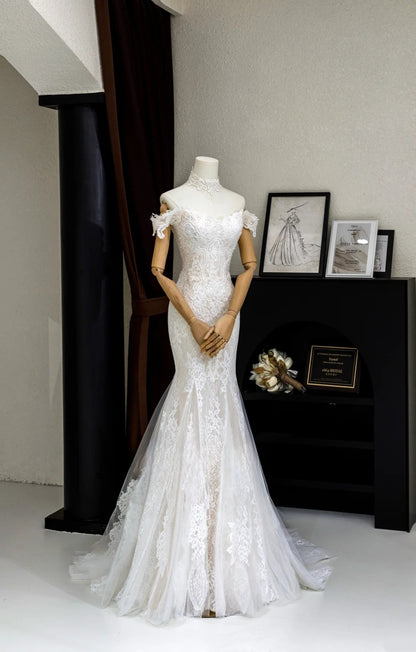 Romantisches Meerjungfrauen-Brautkleid für Damen mit schulterfreiem Ausschnitt, applizierten kurzen Ärmeln, weißer Spitze und Tüllschleppe, AU022
