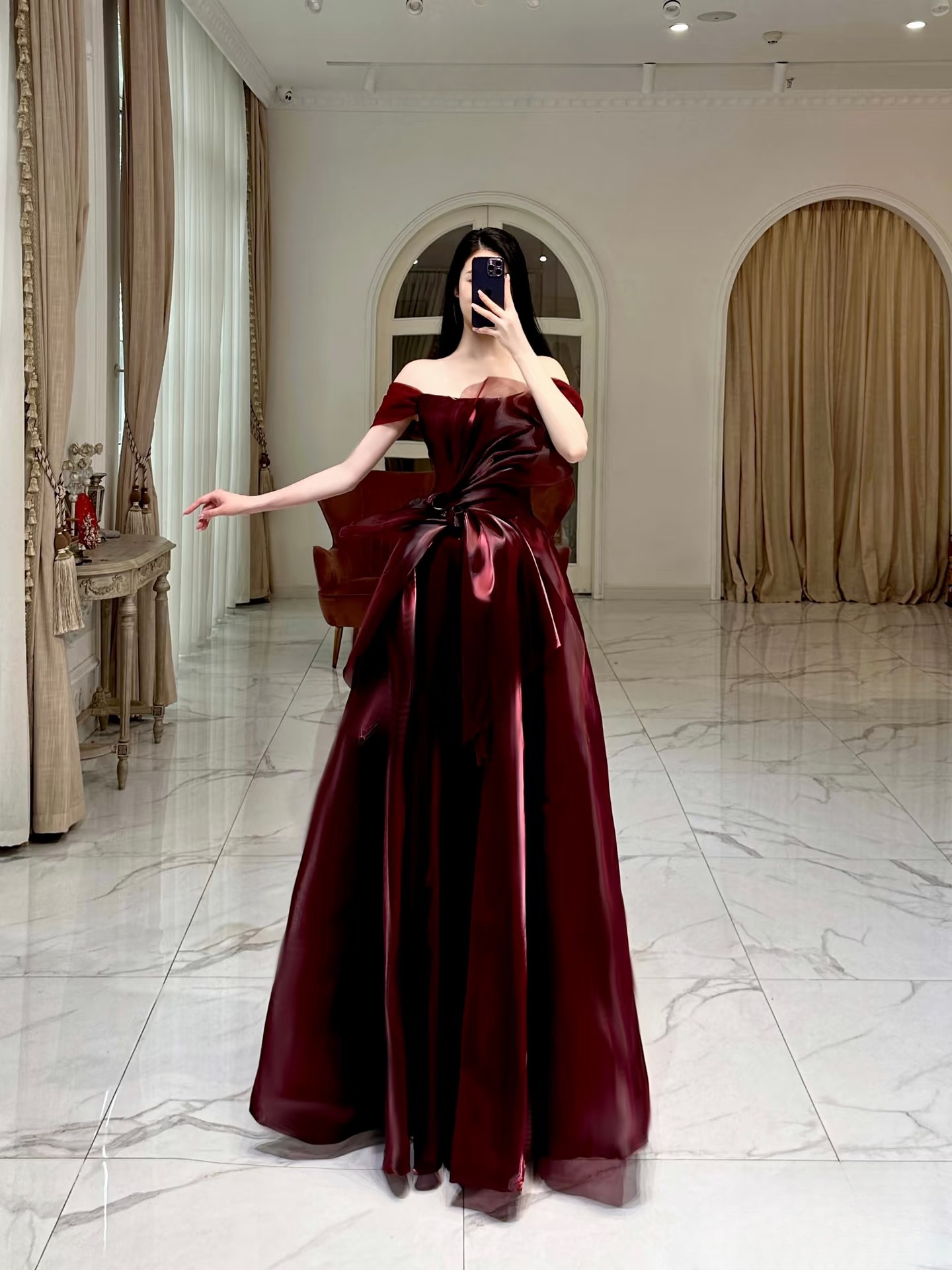 Ballkleid aus schulterfreiem, burgunderfarbenem Organza, bodenlang, atemberaubende Ballkleider 2026, Inspiration, Ballkleid, Prinzessin, Abschlusskleid AU025