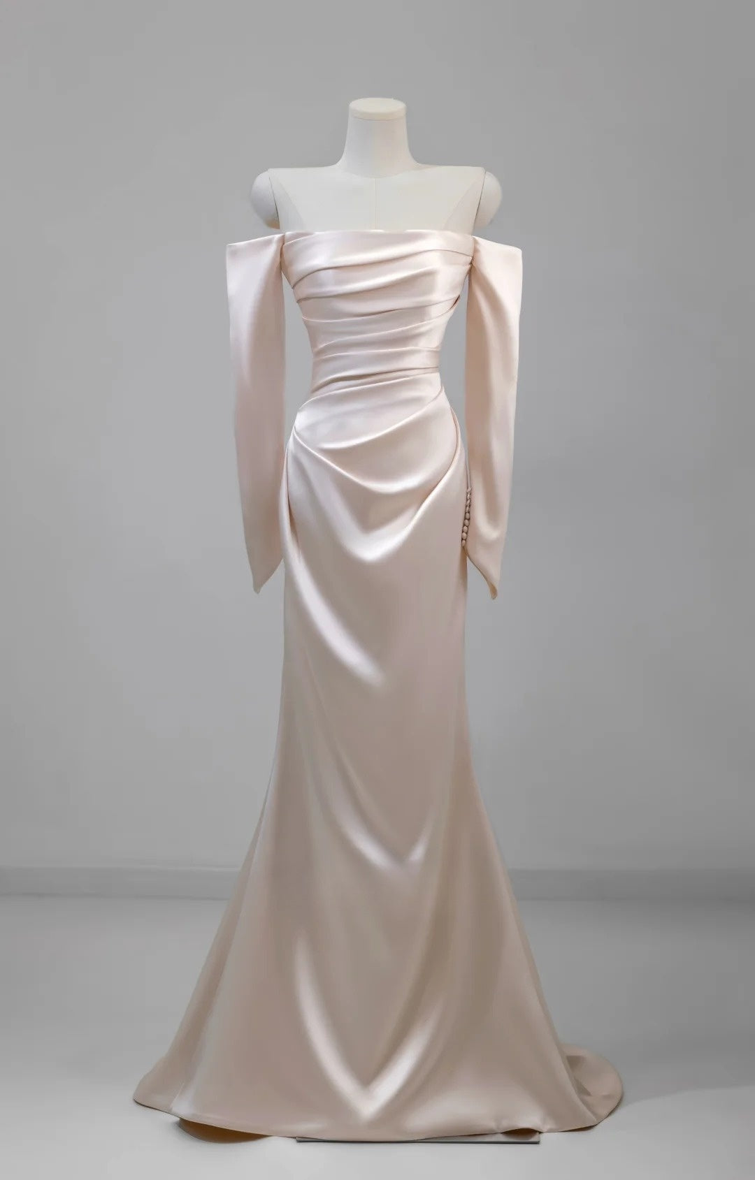 Robe de mariée sirène rose clair en satin, épaules dénudées et manches longues, au charme irrésistible (AU030)