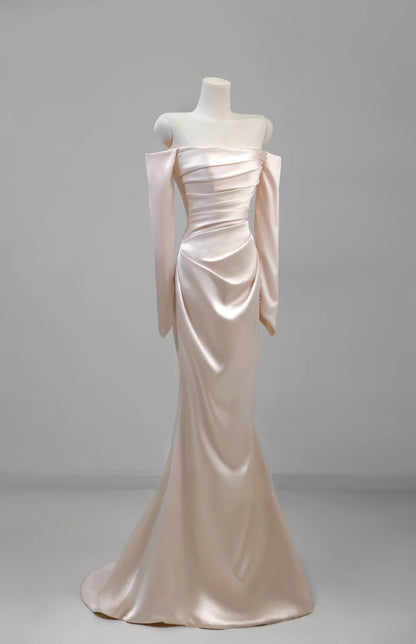 Robe de mariée sirène rose clair en satin, épaules dénudées et manches longues, au charme irrésistible (AU030)