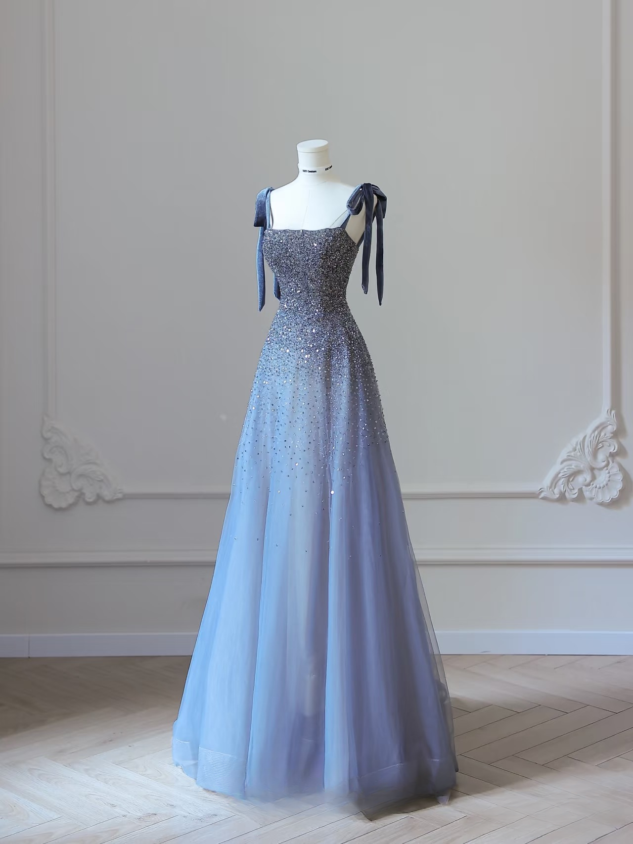 Sexy A line Straps Tulle Sleeveless Sequin Floor Length Stunning Prom Dresses Blue Inspiration High School Dance Dress Princess Graduation Gown AU035