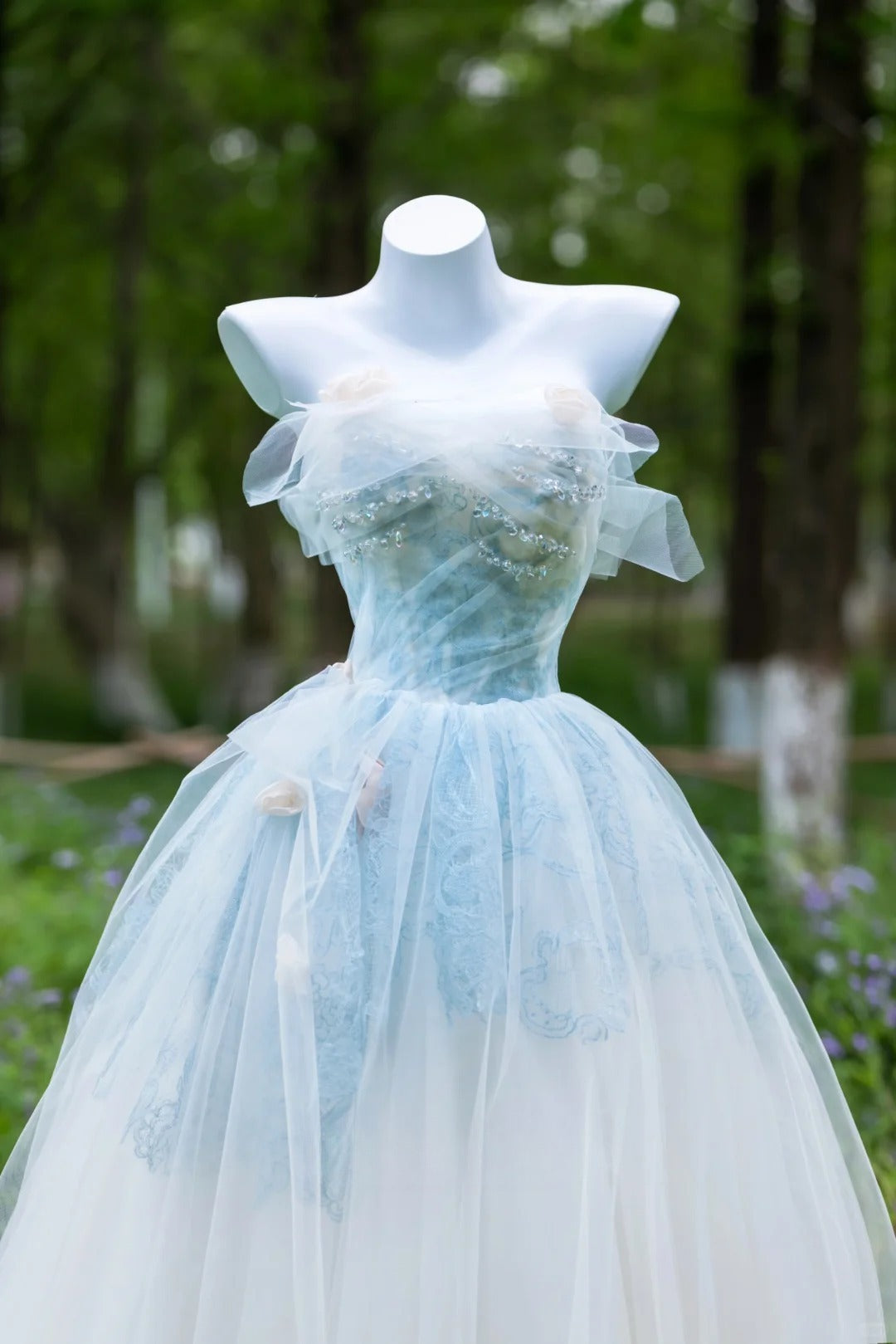 Strahlendes, trägerloses, hellblaues Tüll-Abendkleid – das perfekte Outfit für den 19. Geburtstag (AU036)