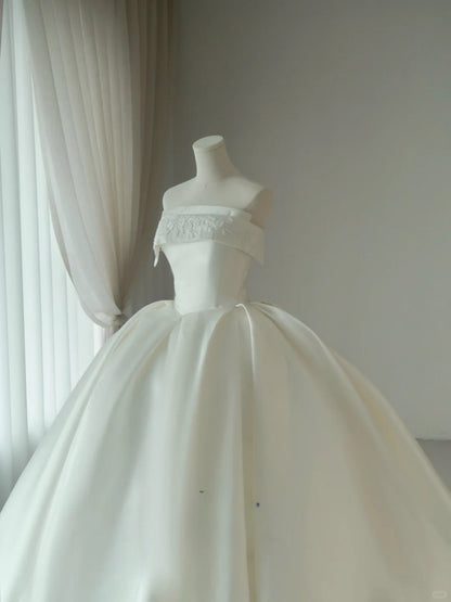 Classic Ball Gown Strapless White Satin With Beading Groom Bride Gown Bridal Dress Style Wedding Dresses RB6987