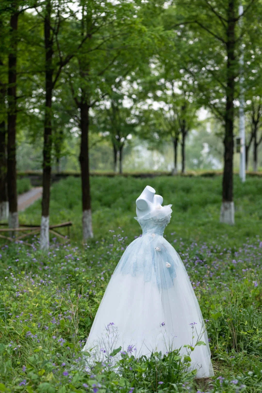 Strahlendes, trägerloses, hellblaues Tüll-Abendkleid – das perfekte Outfit für den 19. Geburtstag (AU036)