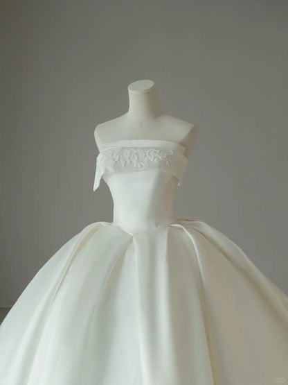 Classic Ball Gown Strapless White Satin With Beading Groom Bride Gown Bridal Dress Style Wedding Dresses RB6987