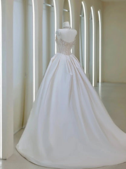 Robe de bal bustier blanche en satin ornée de perles argentées, longueur au sol, pour femme de princesse (AU037)