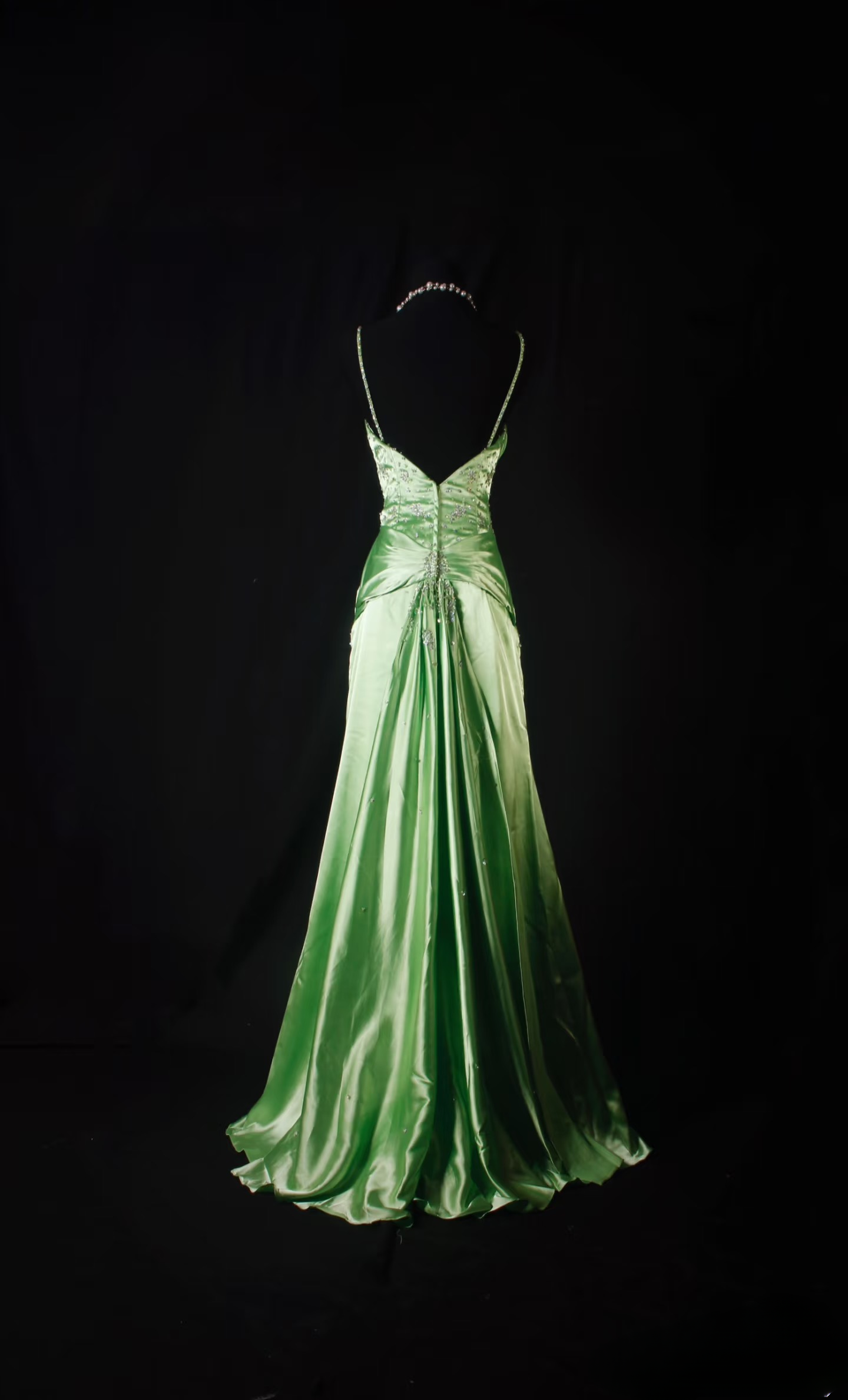 Retro-Abendkleid im Meerjungfrauenstil mit Spaghettiträgern im 80er-Jahre-Stil, silbernen Perlen und Schlitz, grünem Satin, Vintage-Mode, langes Abendkleid, Partykleid AU038