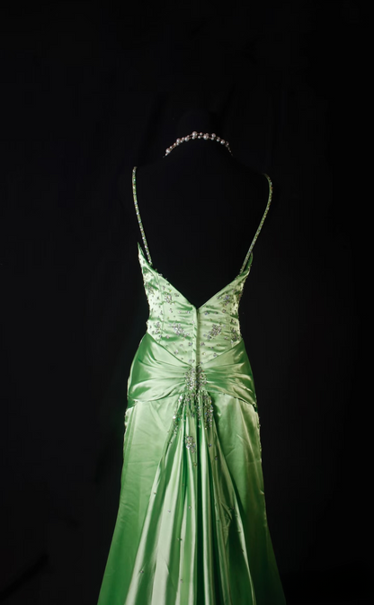 Retro-Abendkleid im Meerjungfrauenstil mit Spaghettiträgern im 80er-Jahre-Stil, silbernen Perlen und Schlitz, grünem Satin, Vintage-Mode, langes Abendkleid, Partykleid AU038