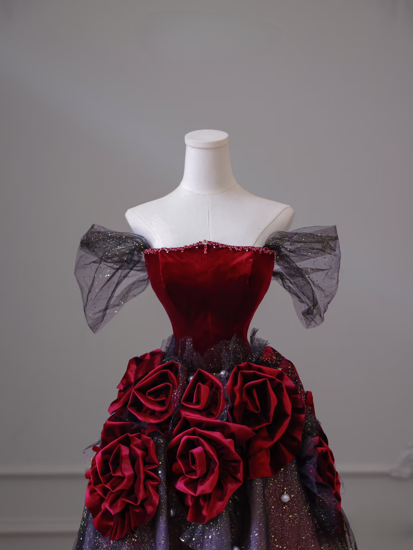 Sexy Ball Gown Off The Shoulder Tulle Short Sleeves Red Floor Length Stunning Prom Dresses Inspiration High School Dance Dress Princess Graduation Gown AU041