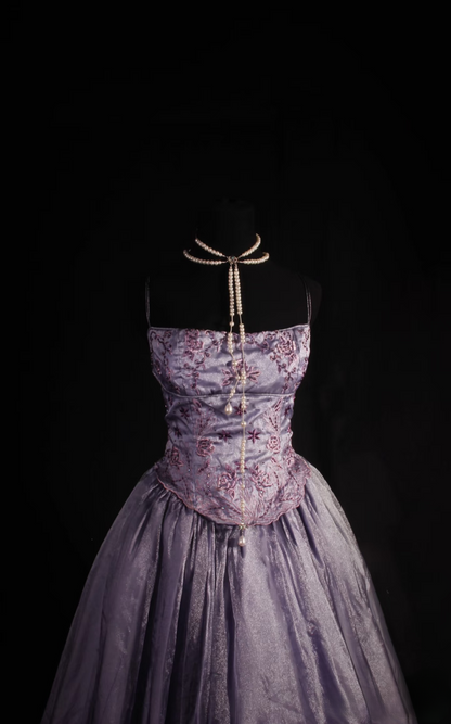 Retro-Abendkleid, Ballkleid mit Spaghettiträgern im 80er-Jahre-Stil mit Perlenbesatz, Schlitz, lila Pailletten, Vintage-Mode, langes Abendkleid, Partykleid AU042
