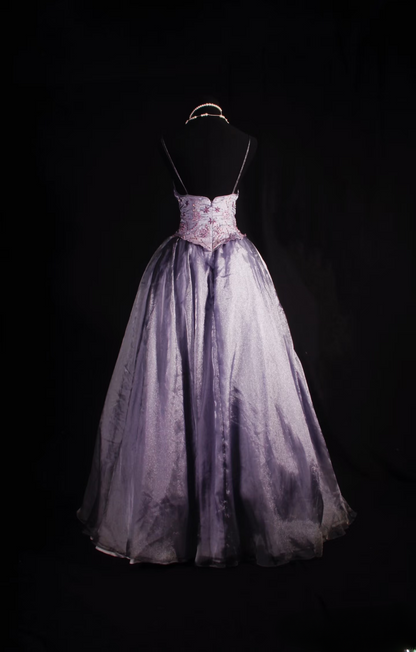 Retro-Abendkleid, Ballkleid mit Spaghettiträgern im 80er-Jahre-Stil mit Perlenbesatz, Schlitz, lila Pailletten, Vintage-Mode, langes Abendkleid, Partykleid AU042