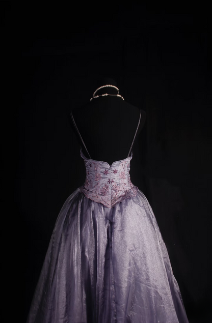 Retro-Abendkleid, Ballkleid mit Spaghettiträgern im 80er-Jahre-Stil mit Perlenbesatz, Schlitz, lila Pailletten, Vintage-Mode, langes Abendkleid, Partykleid AU042