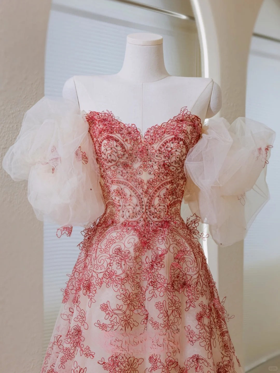 Einzigartiges Ballkleid mit herzförmigem Ausschnitt und Spitze, langes Partykleid zum 20. Geburtstag, formelles Kleid AU043