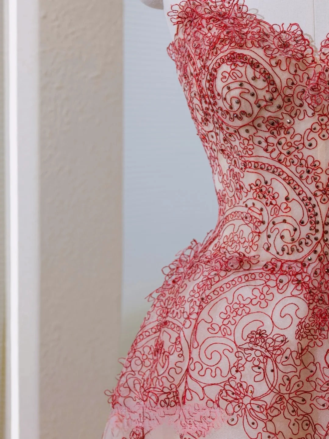 Einzigartiges Ballkleid mit herzförmigem Ausschnitt und Spitze, langes Partykleid zum 20. Geburtstag, formelles Kleid AU043