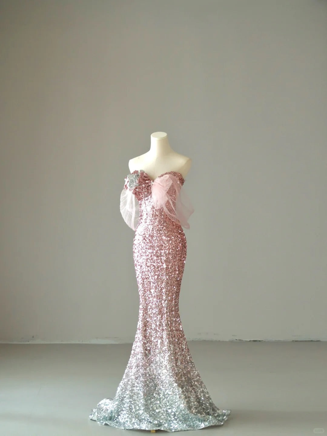 Funkelndes Meerjungfrauen-Abendkleid mit Herzausschnitt, Ombré-Muster in Rosa und Silber, Pailletten, ärmellos, langes Abendkleid AB221