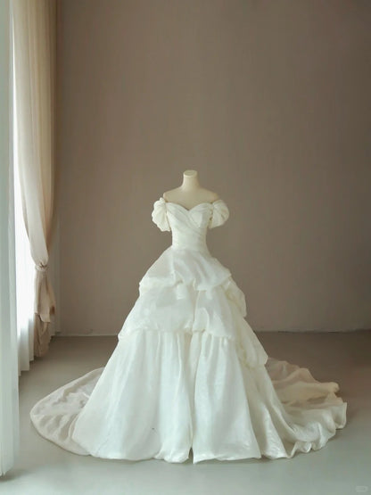 Simple Ball Gown Off The Shoulder Sweetheart White Satin With Ruffled Groom Bride Gown Bridal Dress Modest Wedding Dresses RB7675